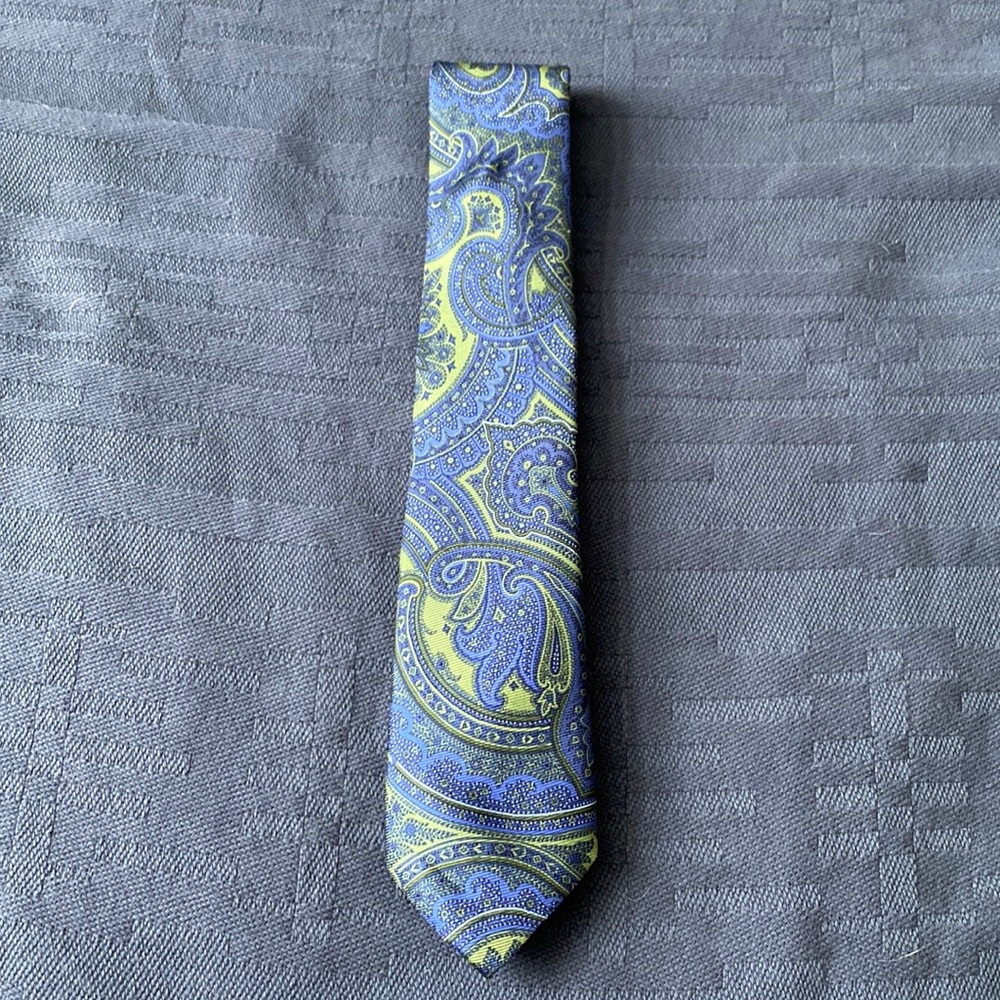 Daniel Cremieux silk tie